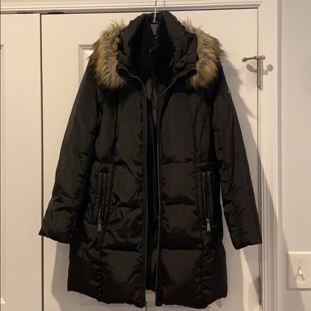 Michael Kohrs down filled black puffer coat!
